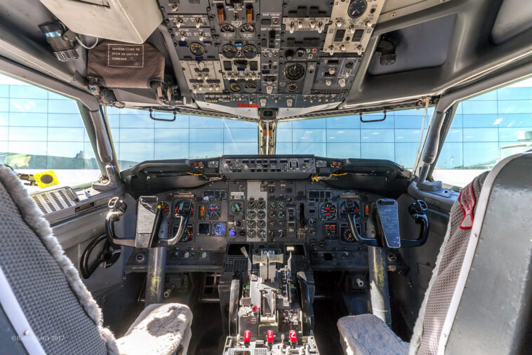 737 300 Classic Cockpit Southwest Airlines Boeing 737 | Free Download ...