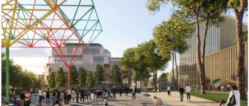 Render della futura “Città della Gioia” all’ex Fiera di Roma, con una grande installazione geometrica colorata, persone che passeggiano e nuovi edifici immersi nel verde.