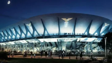 Rendering notturno del nuovo Stadio Flaminio illuminato con il logo della Lazio sulla facciata.
