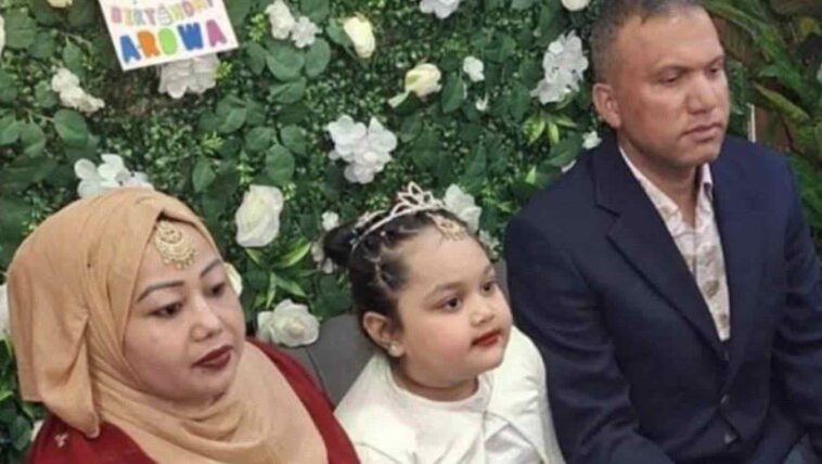 Famiglia di Casalotti ritratta insieme prima della tragedia: padre, madre e la figlia di 5 anni, vittime del triplice omicidio avvenuto a Roma.