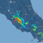 Mappa radar del Centro Italia con una vasta area di temporali e precipitazioni intense in avvicinamento a Roma e al Lazio.